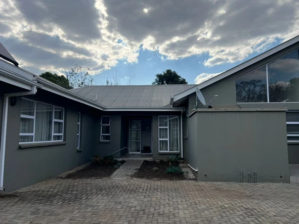 3 Bedroom Flat & Apartment