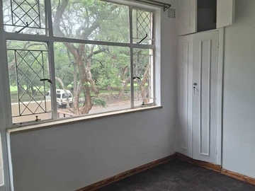 2 Bedroom Flat & Apartment