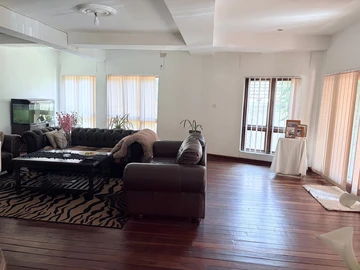 6 Bedroom House