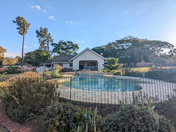 Family Friendly Highlands Home - Available 1 August