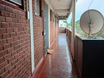 2 Bedroom Flat & Apartment