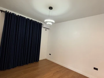 4 Bedroom Flat & Apartment