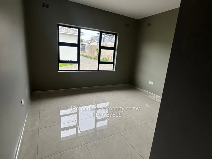 Modern 3-Bed, 2-Bath Cottage in Arlington, Harare South