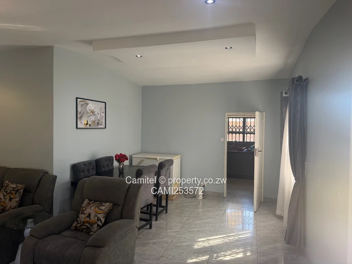 Spacious 3-bed Sunridge Home with Flatlet & Verandah