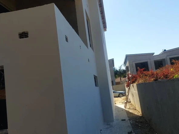 4 Bedroom Flat & Apartment