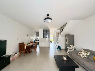 2 Bedroom Flat & Apartment