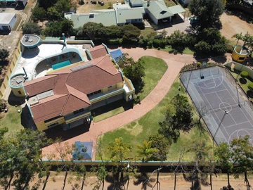 6 Bedroom House
