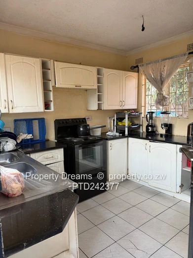 Westgate 2-Bed Home on 825 m² — Upper-fixer