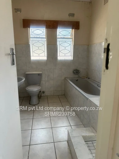 A family home to let in Zimre Park 