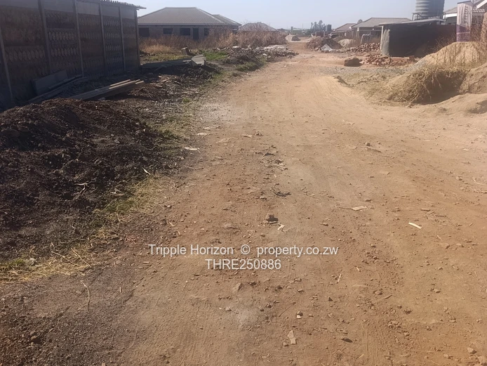 200 m² Stand in Warren Park — Water, Sewer, Gravel Road