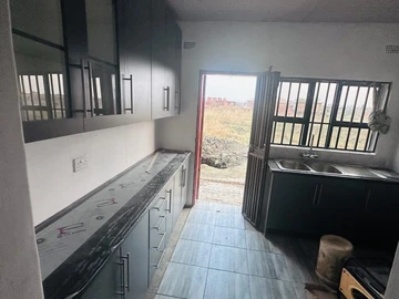 2 Bedroom Flat & Apartment