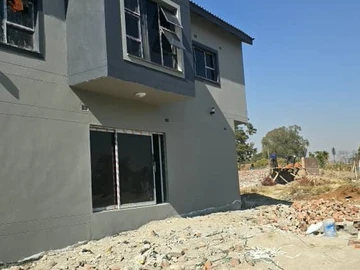 3 Bedroom Flat & Apartment