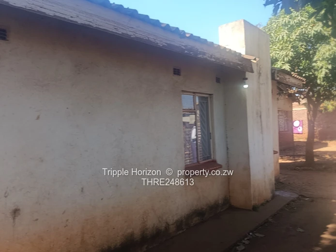 Kuwadzana phase 3, 4-Bed, 2-Bath House on Quiet Dirt Street — Borehole