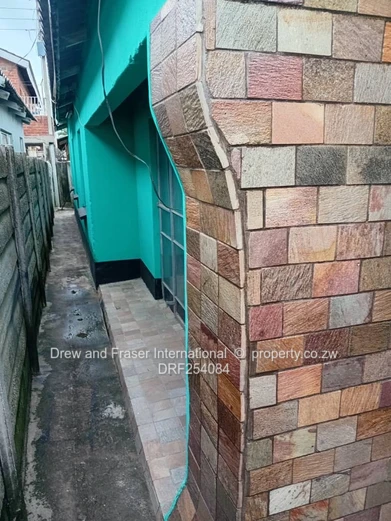 5-Bed Gated Chitungwiza Unit A extension $40k