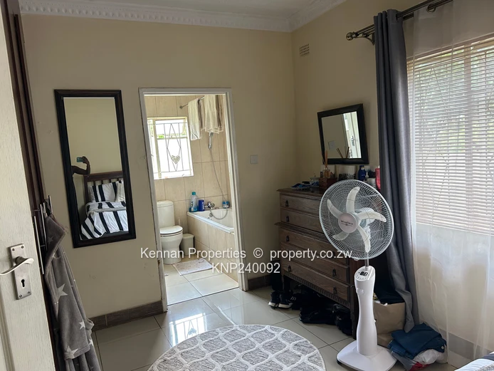 Charming Unit in sought after Highlands Park