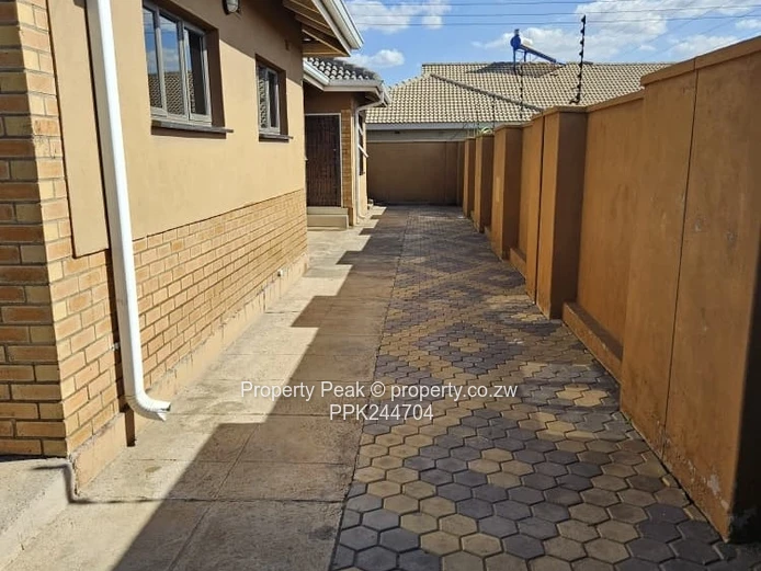 Madokero Beautiful Home For Rental — Modern Kitchen & Borehole