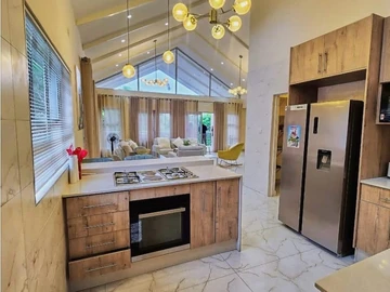 4 Bedroom Flat & Apartment
