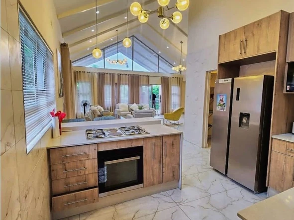 4 Bedroom Flat & Apartment