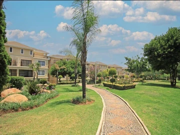 2 Bedroom Flat & Apartment