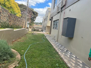 5 Bedroom Flat & Apartment
