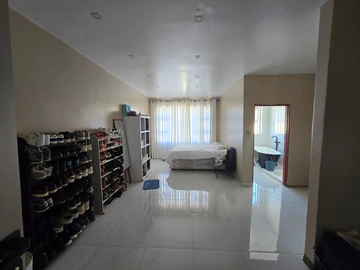 5 Bedroom Flat & Apartment