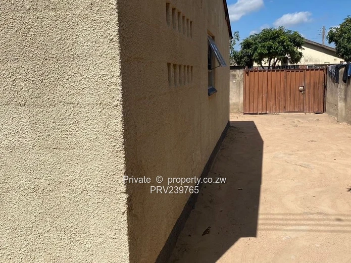 2 bedrooms to rent in Zengeza 3 