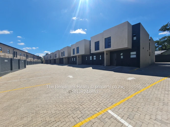 Modern 2-Bed Strathaven Duplex - Pool & Borehole