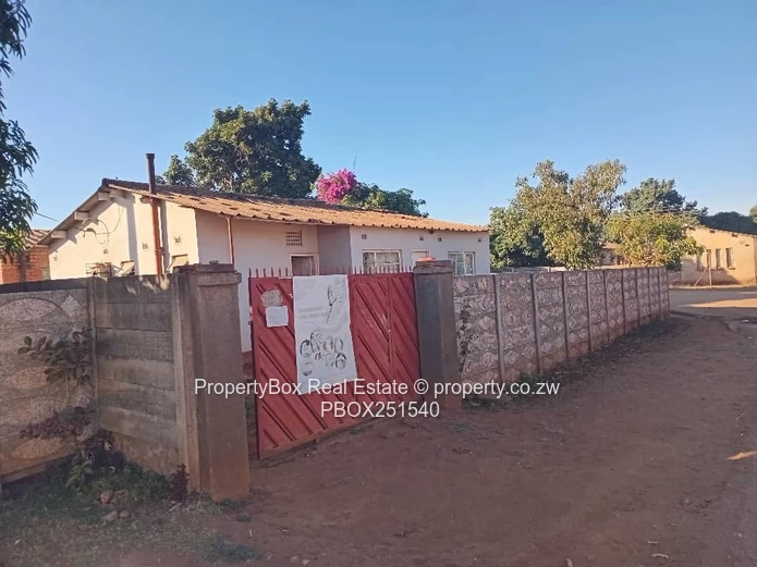 Kuwadzana 1 House for sale!
