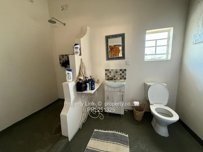 Spacious Family Home With Cottage, Pool & Borehole