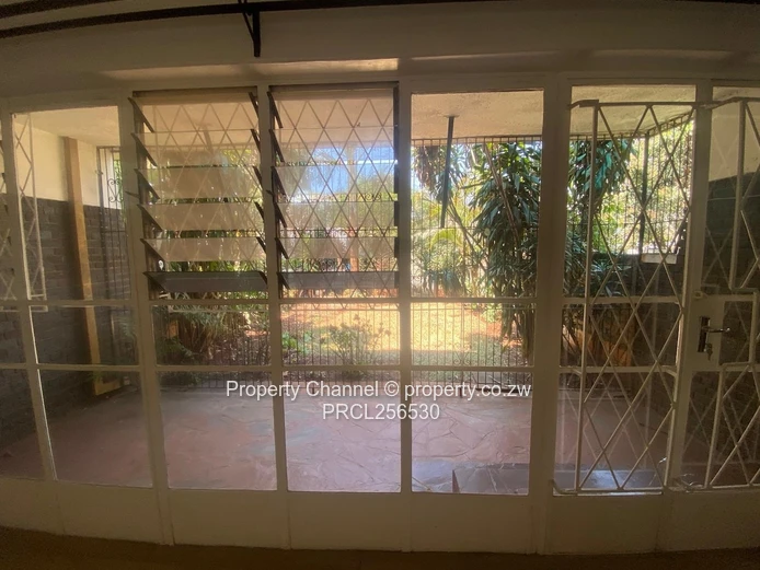 Avondale - Spacious 3-Beds Duplex Garden Flat In a Well Secured Block