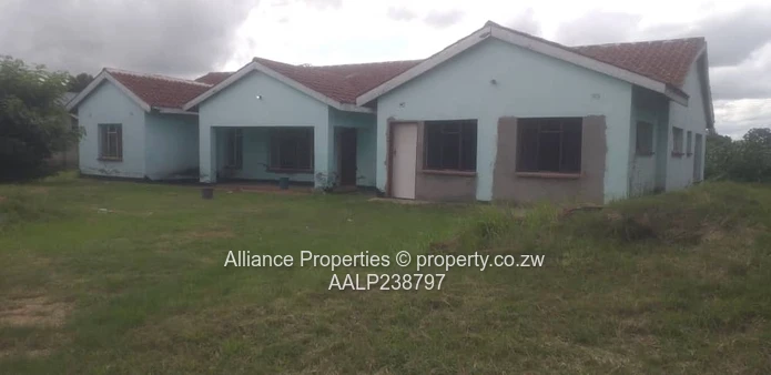 Prime Twinlakes Investment: 4-Bed Main Home + Instant Rental Income