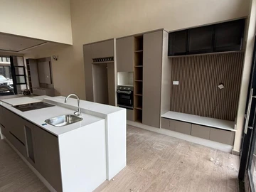 4 Bedroom Flat & Apartment