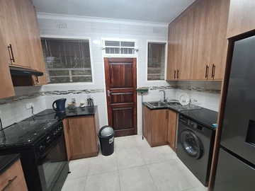 3 Bedroom Flat & Apartment