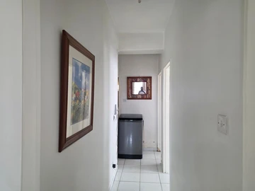 2 Bedroom Flat & Apartment