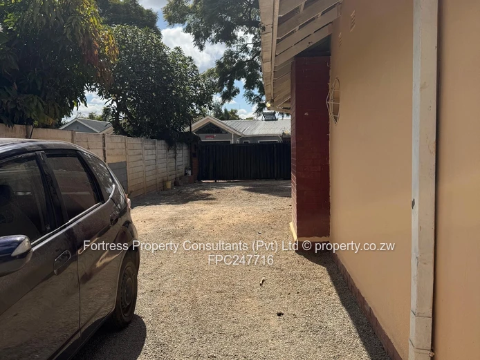 Braeside, Harare South 3-Bed House for Rent — Pool & Borehole
