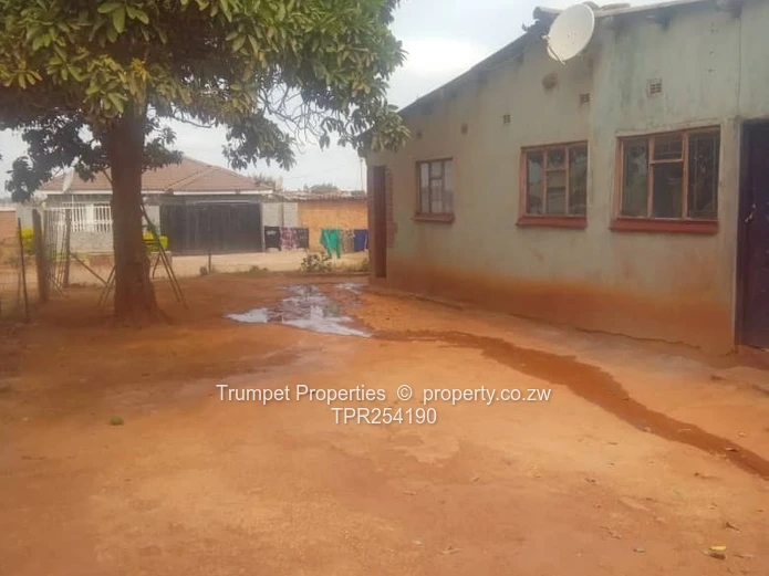 5-Bed Mufakose Home - Walled, Verandah, Good ZESA