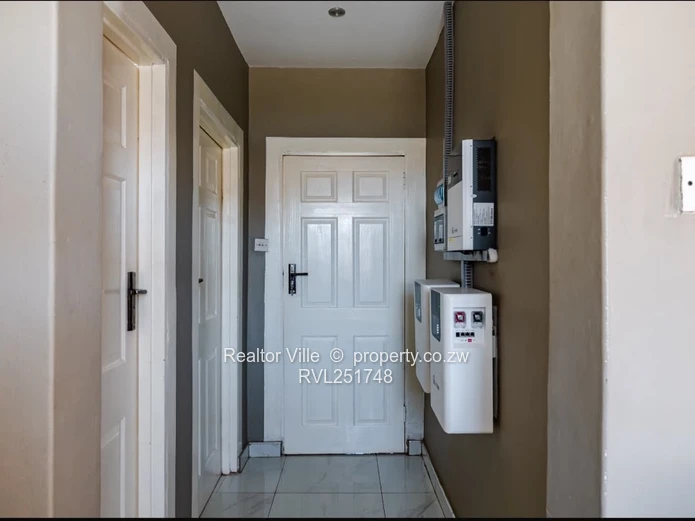 Modern 2-Bed Tynwald Apartment - Solar & Fitted Kitchen