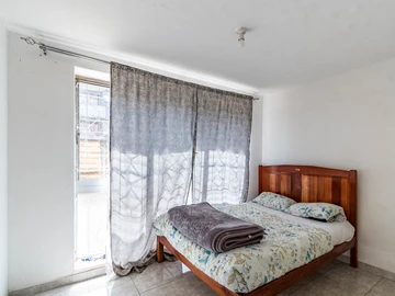 2 Bedroom Flat & Apartment