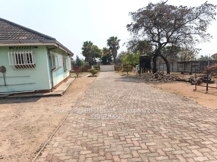 3 Bedroom House in Highmount To Rent