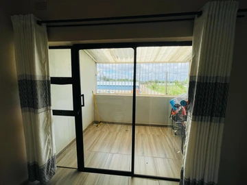 3 Bedroom Flat & Apartment