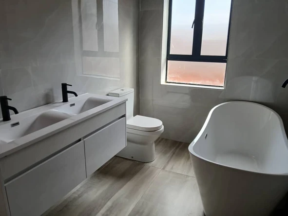 3 Bedroom Flat & Apartment