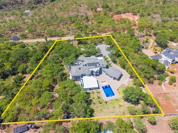 6 Bedroom House