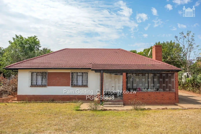 Braeside; 3 Bedroom; 933 Sqms  (Sole Mandate)