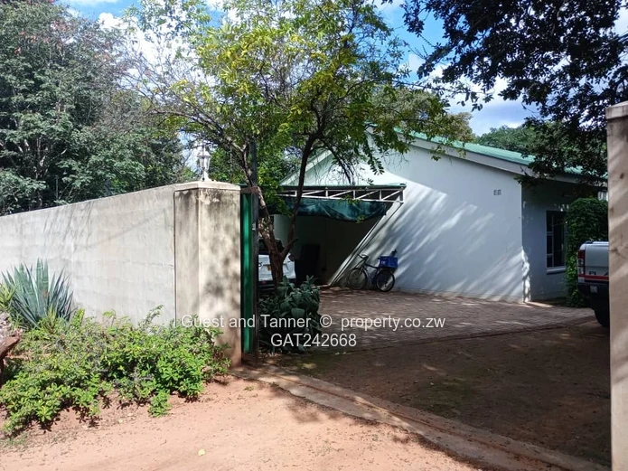 Beautiful Dual-Residence Property on 1,400sqm