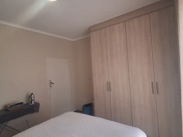 2 Bedroom Flat & Apartment