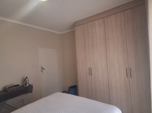 2 Bedroom Flat & Apartment