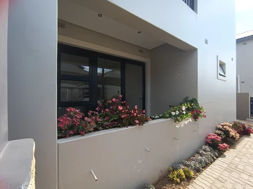 3 Bedroom Flat & Apartment