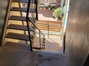 2 Bedroom Flat & Apartment