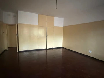 2 Bedroom Flat & Apartment