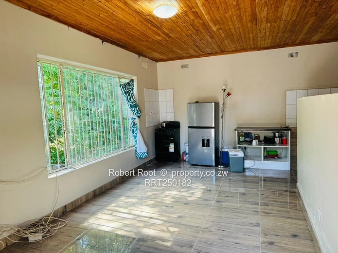 HOUSE FOR SALE in WATERFALLS PROSPECT (IDEAL FOR INVESTMENT) - TAKING NOSTRO